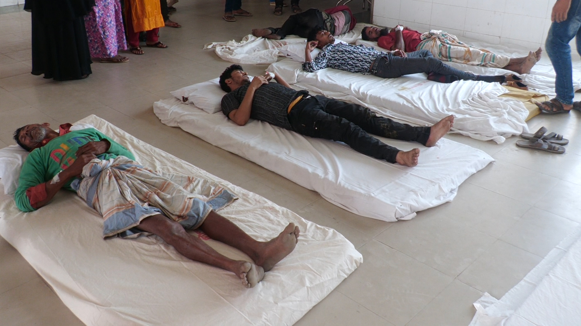 নওগাঁয় পান খাইয়ে ৬ শ্রমিককে অজ্ঞান, সর্বস্ব লুট